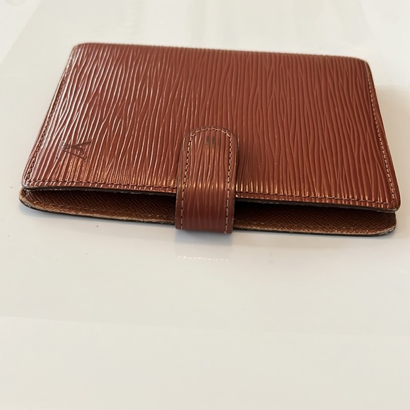 Louis Vuitton Epi Leather Brown Agenda Wallet Passport Holder with LV Stickers - Picture 12 of 14